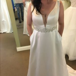 NWT A-line Casablanca Wedding Dress with Pockets